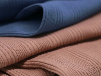 Fijne onregelmatige rib tricot SOFT