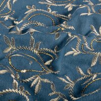 leafs denim broderie - blauw - kickenstoffen