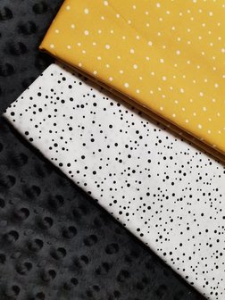 wit zwart confetti udi met gele ongelijke nopjes en zwarte minky