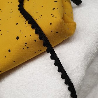 confetti beebs tricot met witte badstof en pompomband zwart