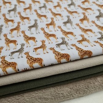 girafjes digitale kaoten met gewassen katoen army en kiezel en bamboe katoen fleece beigekiezel