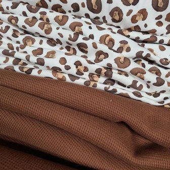 wafeltricot met pastel luipaard in bruintinten tricot