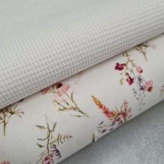 wafel tricot off white en schattige bloemen BEEBS