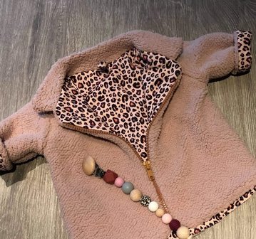 vestje babyteddy met luipaard tricot gevoerd en speenkoord - gemaakt door klant
