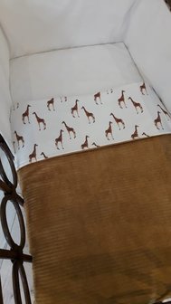 camel brede rib tricot met girafjes stof dekentje @dedroomzolderwiegjesvantoen