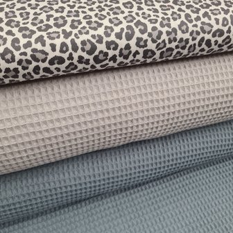 licht grijze wafel - licht jeans wafel met cheetah in grijstinten licht poplin katoen