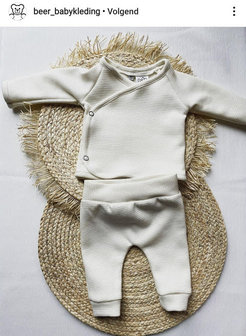 beer babykleding maakte dit leuke setje van natural baby wafel tricot