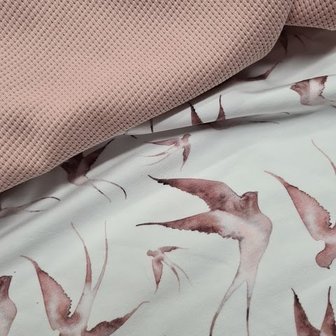 wit oud mauve bruin aquarel zwaluw vogels biologisch met nude roze wafel tricot