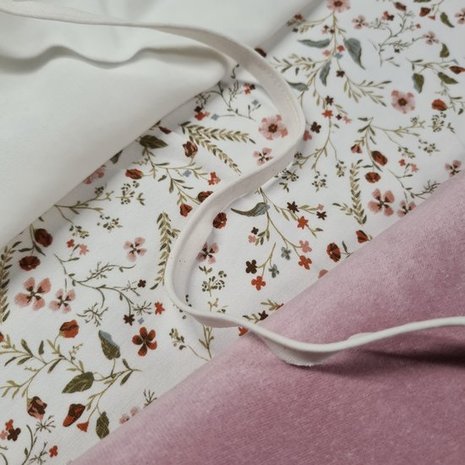 katoenen velvet oud roze licht - off white en 1000bloemetjes tricot met witte piping - paspelband