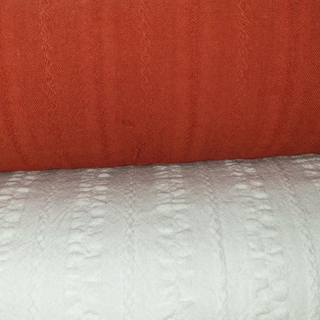 closeup twill katoen terracotta en off white