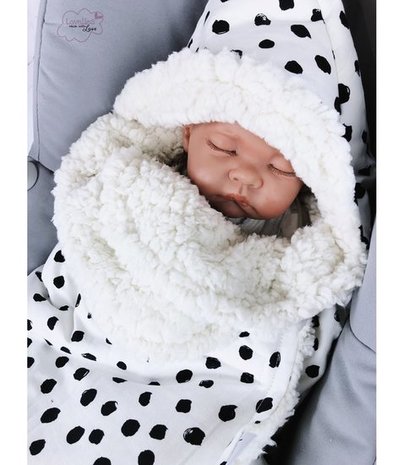 painted dots off white met fluffy teddy wikkeldoek @bylovelies (2)