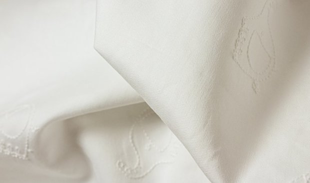 wit (off white) broderie olifantjes met schulprand aan 2 zijden