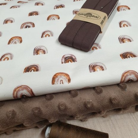 minky bruin met regenboogjes stof BEEBS - biasband tricot bruin en garen bruin