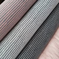 streepjes tricot op stapel