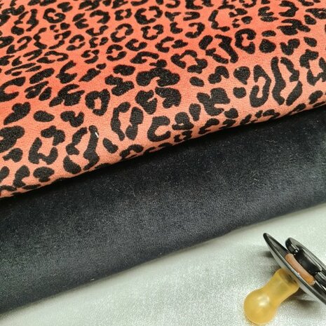 katoenen velvet zwart en terracotta luipaard biologische katoenen velvet