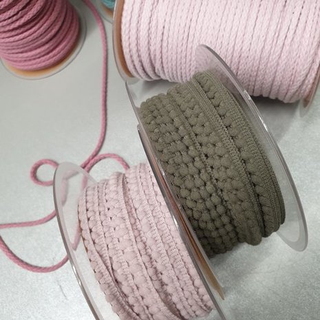 katoenen koord  oud roze, oud roze licht,met army en oud roze licht pompom band