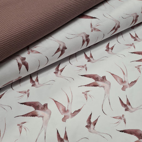 wit oud mauve bruin aquarel zwaluw vogels biologisch met oud mauve wafel tricot