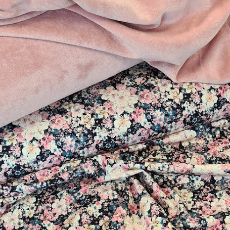roze (nude) katoenen velvet met tricot bloeiende takken