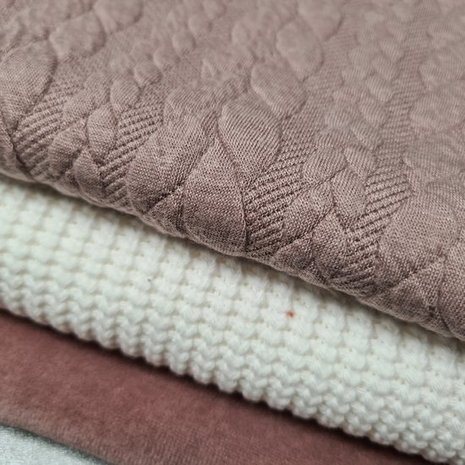 katoenen velvet oud mauve , gebreide katoen wit met roze kabel tricot BEEBS