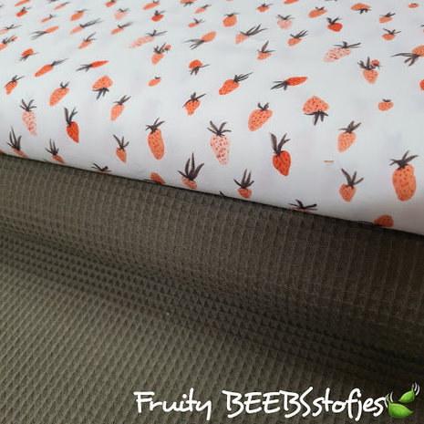 wit (off white) rood, peach, groen Fruity aardbei - digitaal poplin met army groen wafel