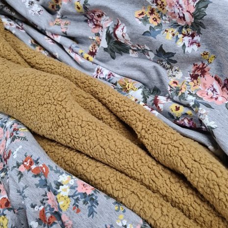 camel baby teddy met 2 soorten bloemen french terrry