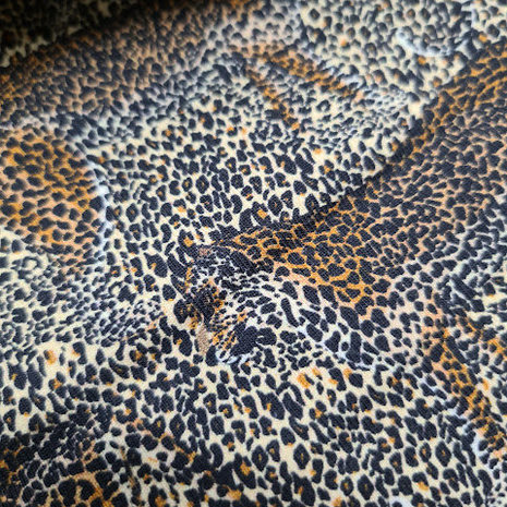 camouflage luipaard print -  tricot close up