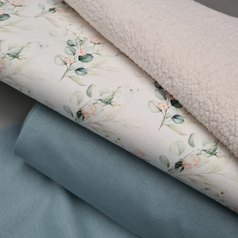 vintage mint groen boordstof met eucalyptus takjes en rozen met natural teddy BEEBS