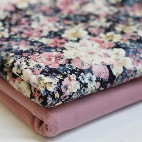 zwart roze wit blauw bloeiende takken en bloemen - digitaal tricot met uni oud roze tricot