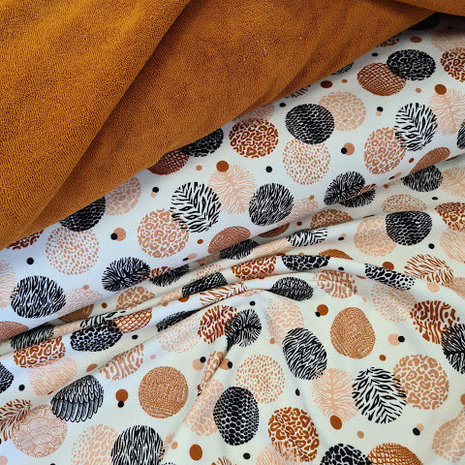 wit (off white) perzik cognac zwart dierenprints rondjes - digitaal tricot met cognac baby badstof