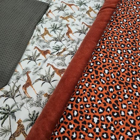 cheetah terra wit zwart met zwarte wafel en giraf jungle poplin en army wafel
