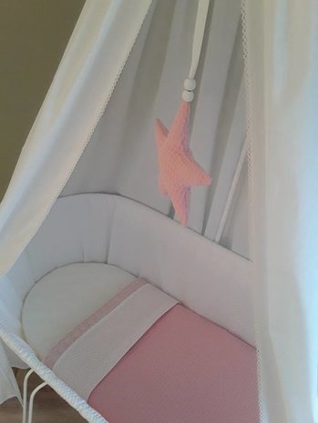 wiegbekleding wafel en mini mini roze met hemelster @droomzolderwiegjesvantoen