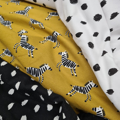 mosterd oker met zwart wit zebra biologische french terry met painted dots zwart en wit biologische french terry