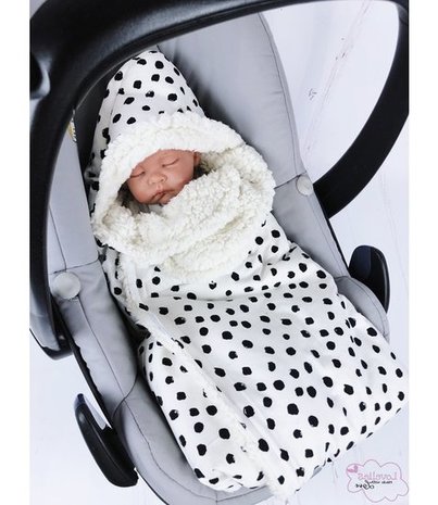 painted dots off white met fluffy teddy wikkeldoek @bylovelies (1)