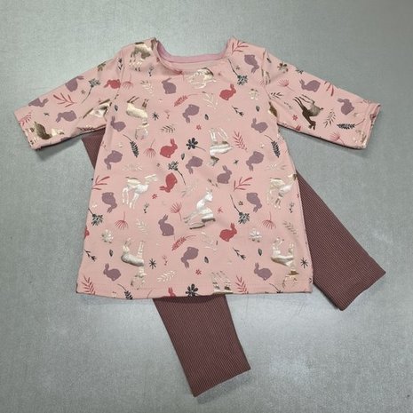 sweatjurkje met mouwen langer getekend van tricot - patroon los te koop en in deel 2 van baby tot kleuter