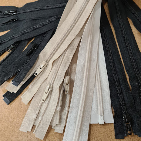 black Divisible Zipper YKK nylon 25cm