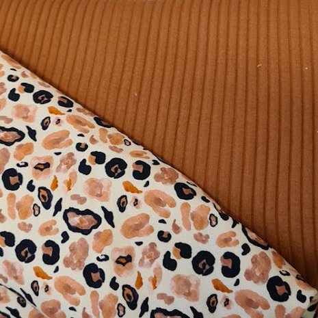 wit (off white) perzik zwart grote panter print en cognac soft brede rib - digitale tricot @beebsstofjes