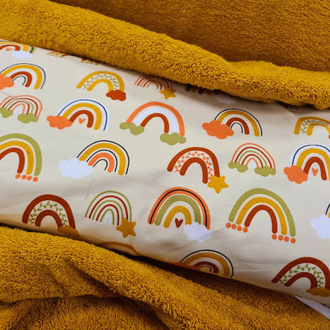 french terry regenboogjes creme met oker badstof