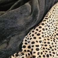 cheetah dots velvet met zwarte wellness teddy kickenstoffen