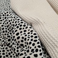 cheetah dots velvet met natural wafel @kickenstoffen