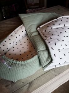 veertjes boxkleed nopjes babynestje met vintage groene wafel