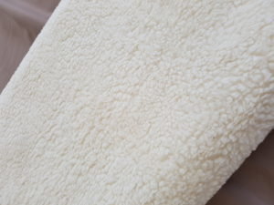 teddy katoen – gebroken wit na wassing wordt het lichter