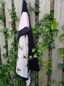 wikkeldoek zwarte Minky, rose wafelkatoen en tricot