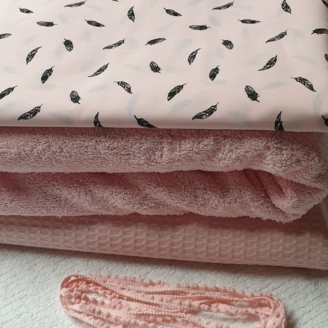 BEEBS veertjes katoen licht roze wafle en licht roze badstof pompomband