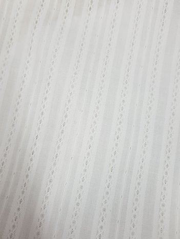 vertikaal opengewerkte broderie wit