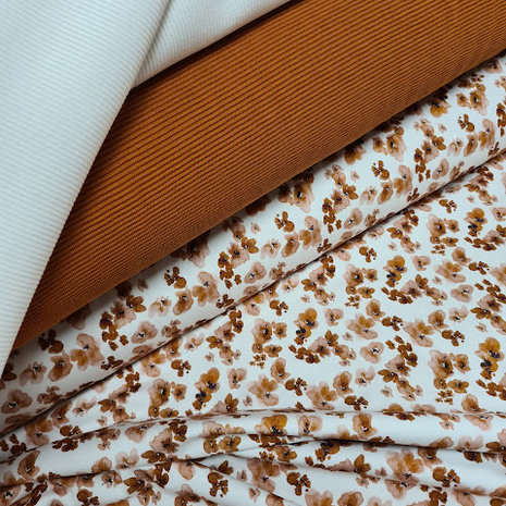 wit (off white) bruin klaprozen bloemen - digitaal tricot - fijn gebreide stof cognac - soft rib off white BEEBSstofjes