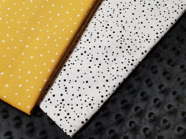 wit zwart confetti udi met gele ongelijke nopjes en zwarte minky