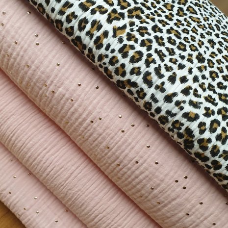 poeder roze uni en studs met wit luipaard hydrofiel