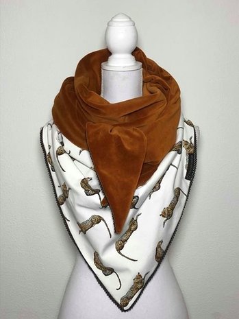 @huisdraakje sjaal digitale luipaard tricot met cognac katoenen velvet