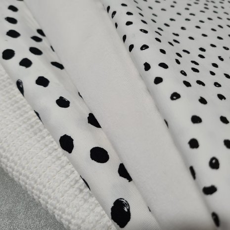 painted dots en ongelijke nop mini tricot met off white big knit en katoenen velvet