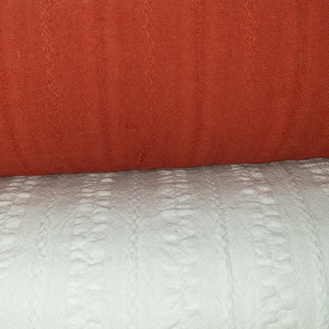 closeup twill katoen terracotta en off white
